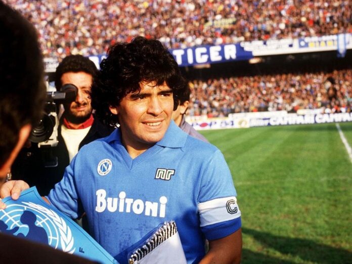 3233080-MaradonaNapoli