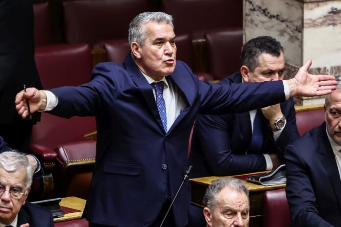 ÓÕÆÇÔÇÓÇ ÓÔÇÍ ÏËÏÌÅËÅÉÁ ÔÇÓ ÂÏÕËÇÓ ÅÐÉ ÔÇÓ ÐÑÏÔÁÓÅÙÓ ÄÕÓÐÉÓÔÉÁÓ ÊÁÔÁ ÔÇÓ ÊÕÂÅÑÍÇÓÇÓ ÐÏÕ ÕÐÅÂÁËÅ ÔÏ ÐÁÓÏÊ - ÊÉÍÁË <br> (3ç ÇÌÅÑÁ) <br><br> ÊÕÑÉÁÆÉÄÇÓ ÄÇÌÇÔÑÇÓ