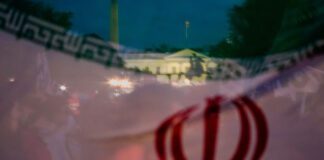 Ένα βήμα πριν την καταστροφή: Πώς ο ανώτατος ηγέτης του Ιράν κατέληξε σε εκεχειρία με τον Τραμπ