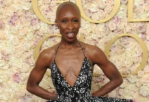 Η Σίνθια Ερίβο διέκοψε παράστασή της όταν αντιλήφθηκε θεατή να βιντεοσκοπεί: «Του ζήτησε ευθέως τον λόγο», λέει πηγή