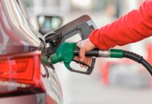 Καύσιμα: «Πέταξε» η τιμή του ντίζελ στην Ελλάδα – Αυξήσεις «φωτιά» στην αντλία – Η σύγκριση με τον ευρωπαϊκό μέσο όρο