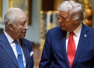 Βασιλικό «ναρκοπέδιο» στις ΗΠΑ: Ο Κάρολος, ο Τραμπ και το φάντασμα του Επστιν