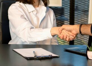 Τι ψάχνουν οι εργοδότες που δεν σου έμαθε το σχολείο: Οι 4 υποτιμημένες δεξιότητες που πρέπει να έχεις