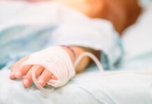 Ηλεία: Θρίλερ με δίχρονο παιδί που ήπιε χλωρίνη – Ο παππούς το πήρε από το νοσοκομείο και συνελήφθη