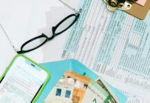 Φορολογικές δηλώσεις: «Ζεστό χρήμα» για 4 στους 10 – Ποιοι πληρώνουν έως 1.000 ευρώ