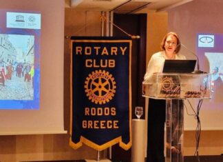 Τιμητική διάκριση στη Λη Μηναΐδη για την προσφορά της στον πολιτισμό από τον Ροταριανό Όμιλο Ρόδου