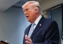 Τραμπ: Το Πολεμικό Ναυτικό των ΗΠΑ θα αποκλείσει τα Στενά του Ορμούζ, όποιος Ιρανός επιτεθεί θα καταστραφεί στην κόλαση