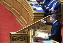 Στα «άκρα» η σύγκρουση ΠΑΣΟΚ-ΝΔ – Ανεβαίνουν τα ντεσιμπέλ με το βλέμμα στις κάλπες