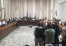 Ωνάσεια Σχολεία: Μπλόκο από το Δημοτικό Συμβούλιο Ρόδου στο ψήφισμα πολιτών