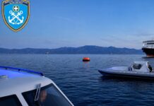 Βυθίστηκε φορτηγό πλοίο βόρεια της Άνδρου: Καρέ καρέ η διάσωση των 9 ναυτικών
