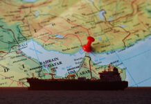 Ιρανικά ΜΜΕ: Αμερικανικό πλοίο χτυπήθηκε από δύο πυραύλους στα Στενά του Ορμούζ