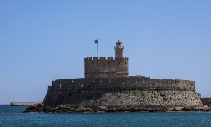 ΣΤΙΓΜΙΟΤΥΠΑ ΑΠΟ ΤΟ ΛΙΜΑΝΙ ΚΑΙ ΤΗΝ ΠΑΛΙΑ ΠΟΛΗ ΤΗΣ ΡΟΔΟΥ(ΑΡΓΥΡΩ ΑΝΑΣΤΑΣΙΟΥ/EUROKINISSI)