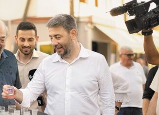 Πώς απαντά το ΠαΣοΚ στην πίεση των δημοσκοπήσεων