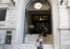 Τράπεζες – Καταθέσεις: Ρεκόρ 15ετίας, ξεπέρασαν τα 153 δισ. ευρώ – Πού βρέθηκαν τα λεφτά;