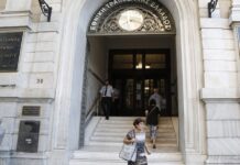 Τράπεζες – Καταθέσεις: Ρεκόρ 15ετίας, ξεπέρασαν τα 153 δισ. ευρώ – Πού βρέθηκαν τα λεφτά;