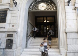 Τράπεζες – Καταθέσεις: Ρεκόρ 15ετίας, ξεπέρασαν τα 153 δισ. ευρώ – Πού βρέθηκαν τα λεφτά;