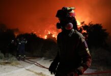 «Οι πυροσβέστες νιώθουν απροστάτευτοι»: Νεκροί και τραυματίες, υπερεργασία, 3 εκατ. απλήρωτα ρεπό και απουσία εκπαίδευσης