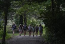 Παιδικά ατυχήματα το καλοκαίρι: Οι βασικοί κανόνες για ασφαλείς διακοπές στη θάλασσα και το βουνό