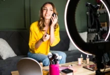 Influencer πλήρωσε €70.000 για αναρτήσεις χωρίς τιμολόγια: Οι 5 παγίδες φόρου που στήνει η ΑΑΔΕ