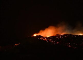 Ακραία εικόνα στην Κω: Μάχη με τη φωτιά στο Πυλί, καταρρακτώδης βροχή στην πόλη (Βίντεο)