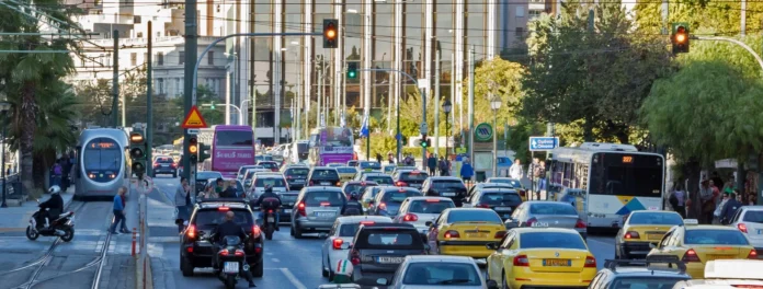 251105224752traffic-light-orange-red-green-shutterstock758487676-maketa