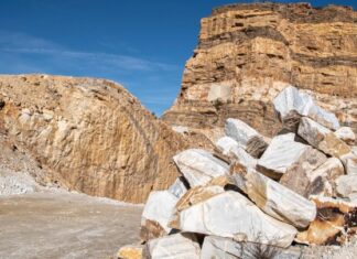 Ξεμένουν από… λατομικά υλικά τα νησιά της Δωδεκανήσου