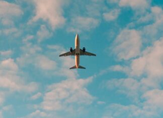 Εφιάλτης στον αέρα: Πτήση της Air India βούτηξε 90 μέτρα μέσα σε δευτερόλεπτα – 12 τραυματίες από τις αναταράξεις