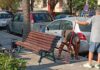 Αντικαθίστανται τα κατεστραμμένα παγκάκια στο κέντρο της Ρόδου
