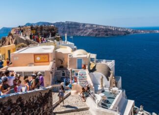 Νέοι κανόνες για τον τουρισμό: Τι προβλέπει το νέο χωροταξικό για Airbnb και επενδύσεις