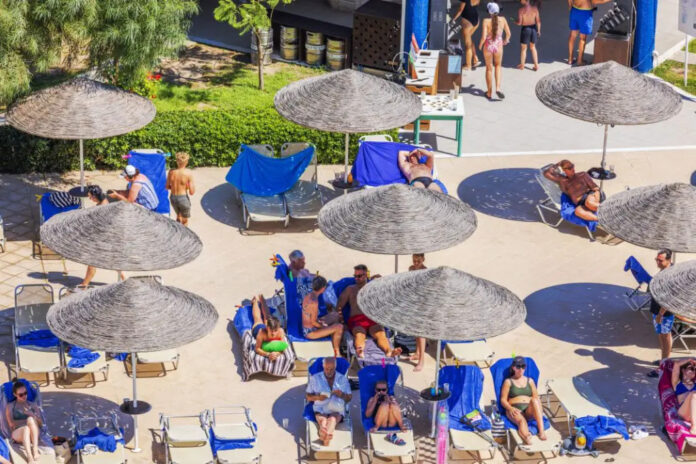 beach-tourists-rodos-shutterstock-2736634885-1024x683jpg