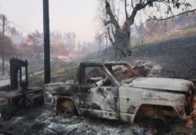 3.500 καμένα στρέμματα, καταστροφές σε σπίτια και αυτοκίνητα από τη φωτιά στη Σίβηρη, συνεχείς ρίψεις νερού για να σβήσουν όλες οι εστίες