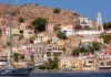 Χριστίνα Αλεξανιάν: «Μια αγκαλιά από χρώματα» με φόντο τη Σύμη