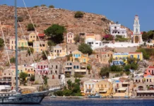 Χριστίνα Αλεξανιάν: «Μια αγκαλιά από χρώματα» με φόντο τη Σύμη
