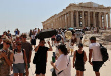 Στο στόχαστρο οι τουρίστες: Ποιες πρακτικές καταγγέλλουν ως απάτες