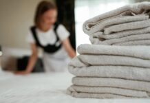Μεγάλο κενό στην αγορά εργασίας: 250.000 εργαζόμενοι λείπουν από τουρισμό και οικοδομή