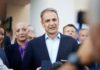 Μαλλιά κουβάρια για τη woke ατζέντα στη δεξιά «πολυκατοικία»