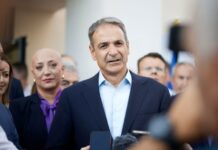 Μαλλιά κουβάρια για τη woke ατζέντα στη δεξιά «πολυκατοικία»