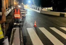 Νέα διαγράμμιση στο οδικό δίκτυο της Δ.Ε. Πεταλούδων – Ξεκίνησαν οι εργασίες στο Παραδείσι
