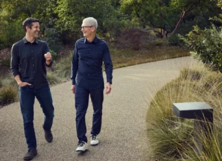 Με το αποχαιρετιστήριο σημείωμά του, ο Tim Cook παραδίδει την Apple σε έναν «άνθρωπο των προϊόντων»