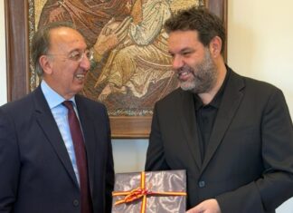 Συνάντηση Κολιάδη με τον πρέσβη της Ισπανίας στη Ρόδο – Η ιδιαίτερη αναφορά στην ισπανική καταγωγή του δημάρχου