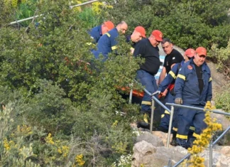 Τραγωδία στη Ρόδο: Πώς ο 52χρονος πυροσβέστης έπεσε στο κενό ενώ προσπαθούσε να βοηθήσει τουρίστες – Διατάχθηκε ΕΔΕ