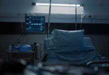 Στα άδυτα των παράνομων ιδιωτικών ιατρείων: Ληγμένα εμβόλια και.. καθοδήγηση μέσω βιντεοκλήσης