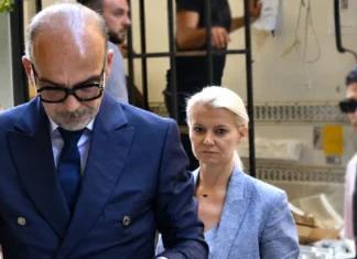 «Πρώτα έχουμε τον Θεό και μετά εμένα» έλεγε ο Θεοδωρόπουλος, τι καταγγέλλει ασθενής με επιθετικό καρκίνο – Πλασαριζόταν ως ο γιατρός των επωνύμων