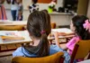 Επιστροφή στα σχολεία με αλλαγές: Λιγότερα παιδιά, νέα βιβλία, FinStart και ξένες γλώσσες