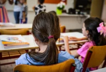 Επιστροφή στα σχολεία με αλλαγές: Λιγότερα παιδιά, νέα βιβλία, FinStart και ξένες γλώσσες