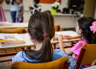 Επιστροφή στα σχολεία με αλλαγές: Λιγότερα παιδιά, νέα βιβλία, FinStart και ξένες γλώσσες