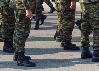 Φράκαραν τα Κέντρα Εκπαίδευσης Νεοσυλλέκτων: Η αυστηροποίηση των αναβολών έφερε κύμα νέων στρατεύσιμων, τι θα ισχύσει για την Δ’ ΕΣΣΟ