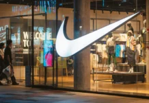 Nike: Ρωγμές στην αυτοκρατορία ενός γίγαντα – Οι σταρ που την εγκαταλείπουν, οι νέοι ανταγωνιστές και η μάχη για την ανατροπή