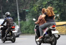 Χωρίς κράνος χιλιάδες οδηγοί και επιβάτες: Πάνω από 55.000 παραβάσεις σε ένα εξάμηνο, οι περιοχές με τα περισσότερα πρόστιμα